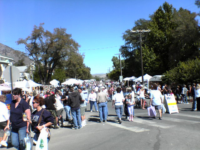 20060924kCandyDanceCrowd.jpg